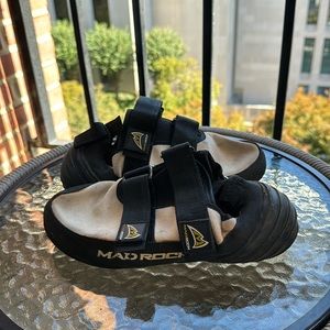 Sz 7.5 mad rock climbing shoes